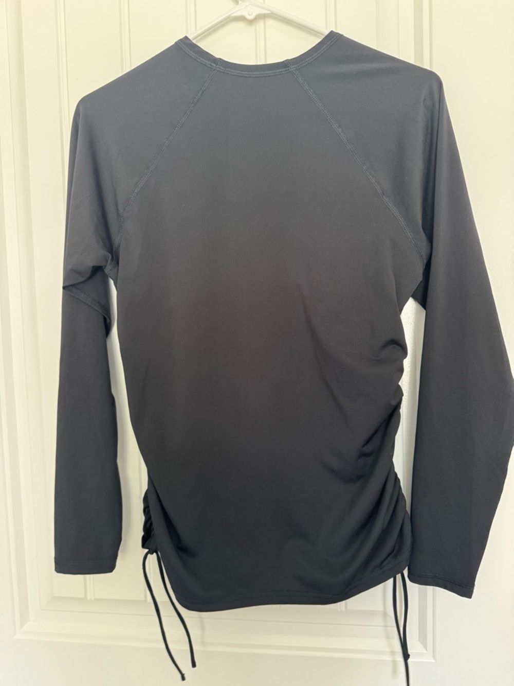 Hurley Black Long-Sleeve Athletic Top with Side Ruching - Picture 4 of 4